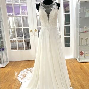 Elegant Lace flowy chiffon wedding gown